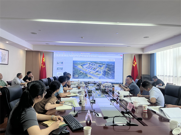 6月13日，縣委書記汪凱調(diào)研集團“兩館”、醫(yī)養(yǎng)綜合體等項目建設(shè)并召開座談會交流意見?？h發(fā)改委、住建、文旅體、民政局、衛(wèi)健委等單位參加座談。.jpg