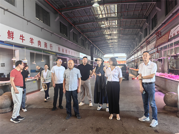 8月28日，高主任帶隊，文明辦、市監(jiān)局、徽投集團(tuán)到浙江衢州農(nóng)商城、新農(nóng)都批發(fā)市場和明輝蔬果配送公司調(diào)研學(xué)習(xí)食材供應(yīng)鏈配送項目.jpg
